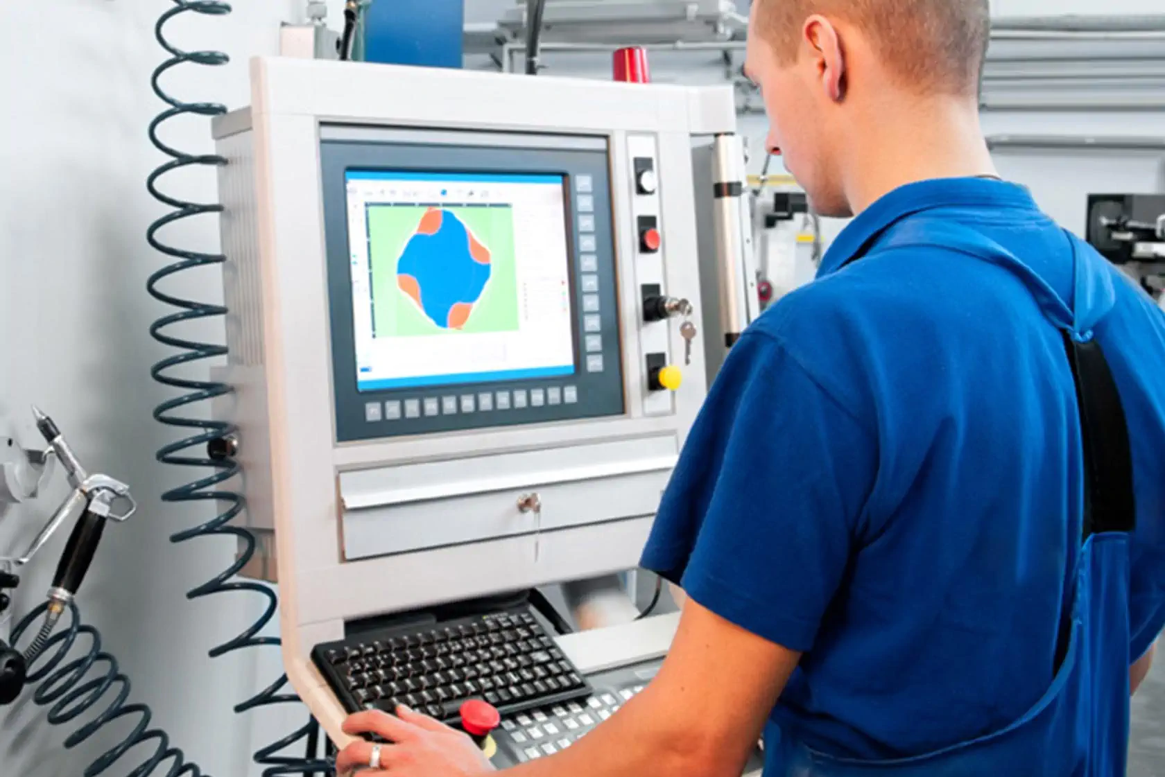 Operator la masini unelte cu comanda numerica (CNC)